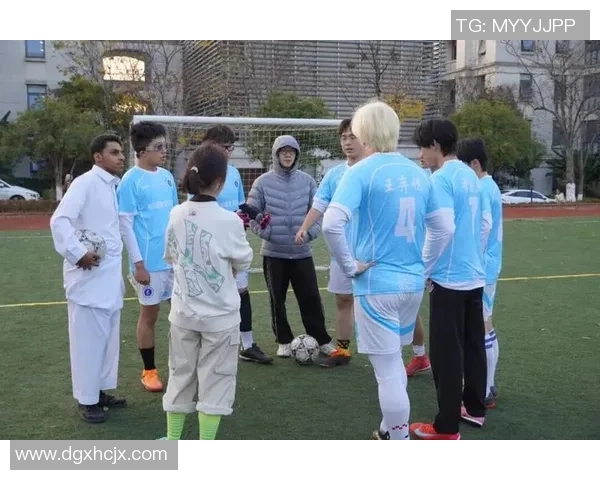 追逐梦想的绿茵场上足球少年们的青春与荣耀之旅